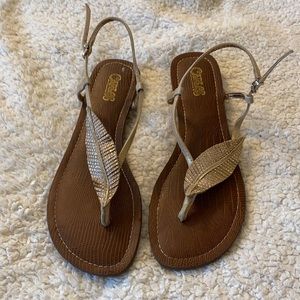 Feather T-strap sandals ✨LAST CHANCE